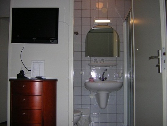Eb en Vloed - kamer met douche/wc