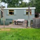 De Warrewein - Pipowagen met hottub en sauna