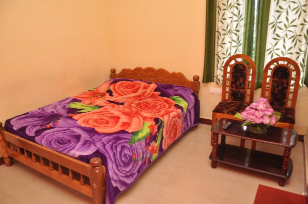 Hill Bird Home Stay Cottage Ooty - Deluxe Family Bed Rooms