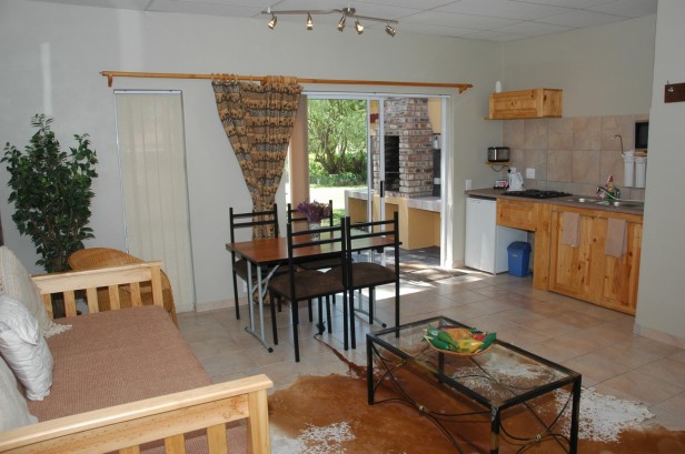 101 Oudtshoorn Holiday Accommodation - Self catering B