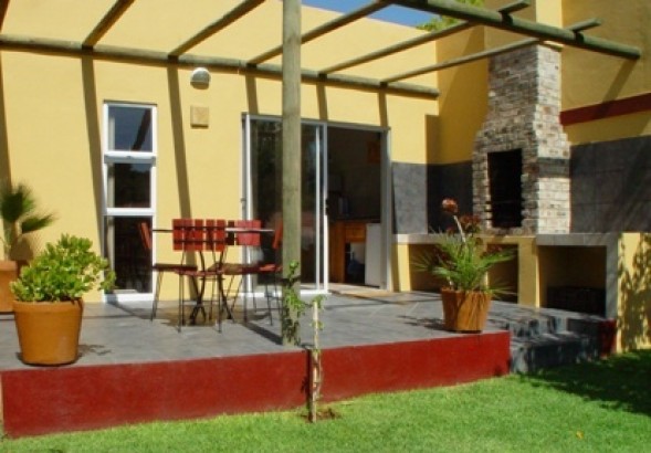 101 Oudtshoorn Holiday Accommodation - Self catering B