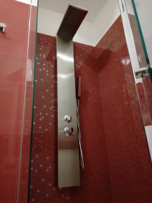 BeB Stefani - White Room Bathroom Inside