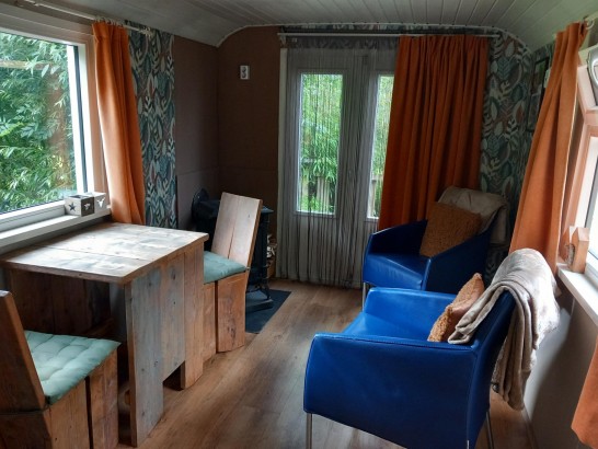 De Warrewein - Pipowagen met hottub en sauna