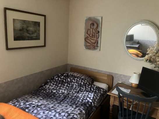 Het werkhuis terug in de tijd - K2 kamer met bed van 215 lang en hangkast